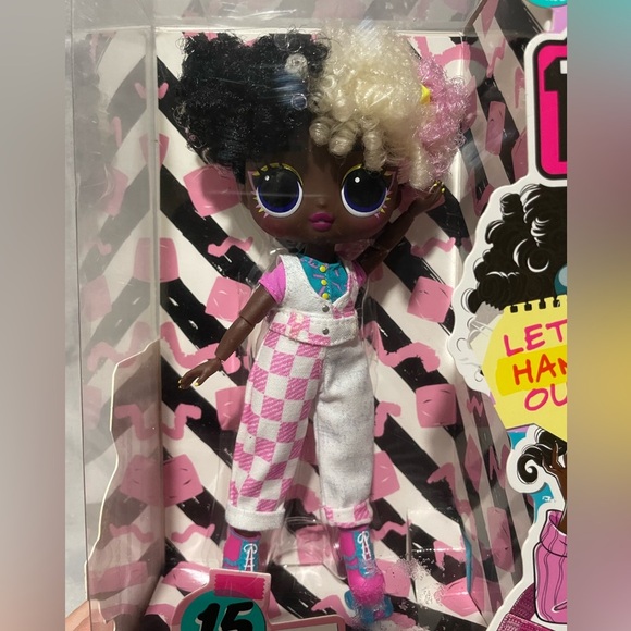 L.O.L. Surprise! Tweens Gracie Skates Doll - Picture 2 of 8